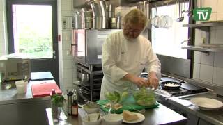 Büdel kocht  Caesarsalat mit Sardellen Ei und Croutons [upl. by Froh]