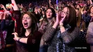 Hadise  Düm Tek Tek TV8 Yılbaşı Konseri 2013 [upl. by Kruger]