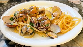 SPAGHETTI ALLE VONGOLE VERACI pasta with clams  the original recipe [upl. by Ahsekal]