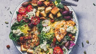 Ceasarsallad med stekt halloumi och vitlökskrutonger [upl. by Kwasi758]