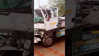 ऐसी क़िस्मत ना हो किसी कि  Toeing Truck Accident with car  Toing truck  viral shorts short [upl. by Hillery]