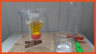 🔬 Experimento cómo hacer un DECANTADOR CASERO con botella de plástico aceite y agua [upl. by Llenyr823]