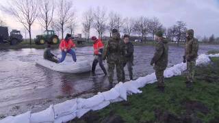 Militairen strijden tegen wateroverlast Groningen [upl. by Imar]