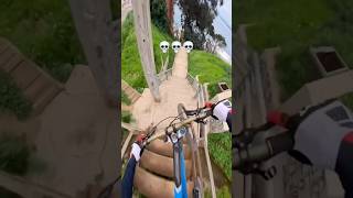 QUE LOCURA ESTAS ESCALERAS 🫨🫨🥵 mtb enduromtb downhill peligro [upl. by Ignacia]