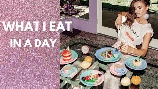 WHAT I EAT IN A DAY AS A MODEL  Robin Holzken [upl. by Finny]