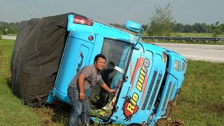 truk plat AD kecelakaan di tol cipali [upl. by Redyr]