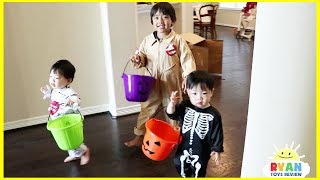 Ryan and twins goes Trick or Treating for Halloween with Candy Haul [upl. by Aloibaf]