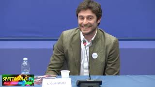 Lino Guanciale video incontro Noi «Se cè lamore non necessariamente cè la felicità» [upl. by Champagne]