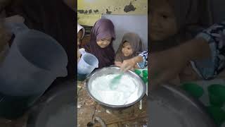 praktek buat makanan tradisional Putu menangiss [upl. by Hilliard]