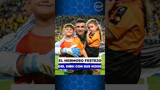 El hermoso festejo del Dibu Martinez con sus hijos después de ganar la Copa América 😍🏆 [upl. by Rambert]