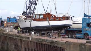 A CRANE STARTS TO TOPPLE OVER LIFTING A BOAT AT WATCHET MARINA 23 AUGUST 2017 [upl. by Fionna]