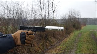 Glock 17 SchreckschussBlank gun  Schalldämpfer Review 4K [upl. by Kcirtemed]