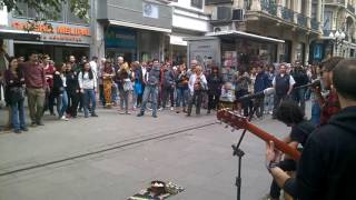 Artistas callejeros deslumbran al público en Argentina [upl. by Darahs]