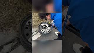 Use laser to clean the wheel hub of the car [upl. by Anatolio]