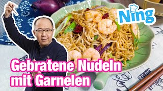 Nings chinesische gebratene Nudeln mit Garnelen [upl. by Airdnaz]