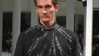 HOMME PLISSÉ ISSEY MIYAKE FallWinter 2014 Collection  4k HD [upl. by Eatnahs]