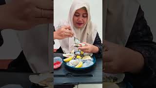 Pertama kali makan oyster mentah [upl. by Nosirrag]