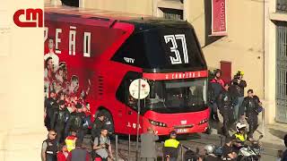 Chegada do autocarro do Benfica à Câmara de Lisboa [upl. by Carlyle622]