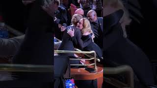 Adele se rompe al ver a Céline Dion entre el público en la recta final de su residencia en Las Vegas [upl. by Plato220]