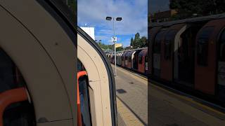 參觀倫敦百年地鐵線列車車廂Visit Londons Centenary Underground Line  Train Cars [upl. by Patton]