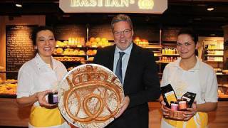 Bastians Heiner Kamps eröffnet Bäckerei im Designer Outlet Salzburg [upl. by Britney36]