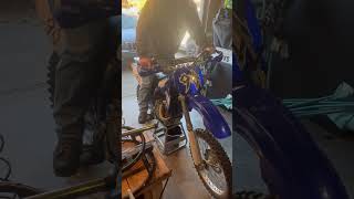 The official startup procedure for the 1998 yamaha yz400f dirtbike [upl. by Sharon]