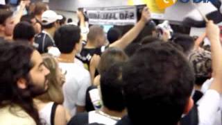 Apoio total Torcedores vão receber o Vasco no aeroporto [upl. by Ashil]