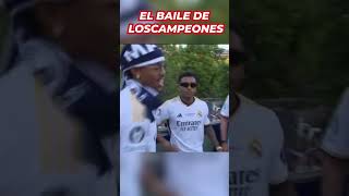 ANCELOTTI y su baile viral en el autobús de CELEBRACIÓN del REAL MADRID [upl. by Kimberli]