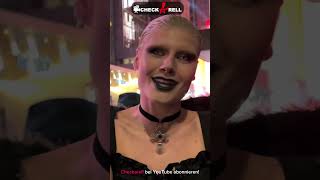 GNTMSiegerin Lea bei Heidi Klums HalloweenParty am Times Square in New York City [upl. by Bedwell]