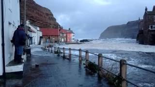 Tidal surge at Staithes Friday 13th Jan 2017 [upl. by Brookhouse]