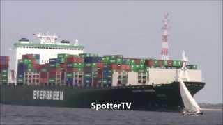 Beinahe Crash auf der Elbe Containerschiff vs Segelschiff [upl. by Avrit]