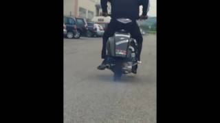 STEFANO SCAURI EXTREME LAUNCH ON 150cc VESPA DRAG [upl. by Tterrag]