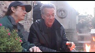 Robby Krieger amp Ray Manzarek visit Jim Morrisons grave in Pere LaChaise [upl. by Isbel]