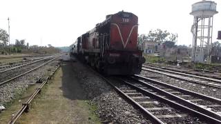 Howrah  Dehradun Doon Express entering Dehradun Railway Station [upl. by Oivaf36]