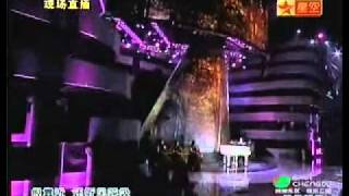 Leehom Wang  Ni bu zhidao de shi live at 15th Channel V Awards 15 April 2011 [upl. by Selda]