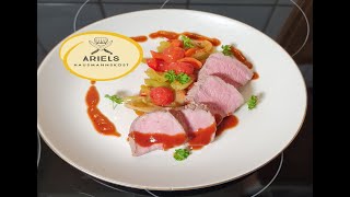 Kalbsbraten rosa gebraten mit einer leckeren Sauce dazu knackiges Gemüse Hausmannskost [upl. by Dorrie]