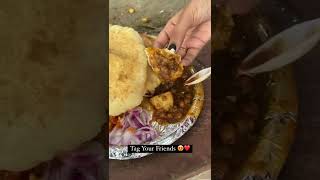 Chole Bhature  Pahad Ganj ke Chole Bhature  Sunday  foodieguy tasty [upl. by Uokes]