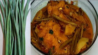 চজিনাৰ লগত ৰৌ মাছৰ জোলSojina recipe in Assamese Drumsticks Curry with FishShikhas dinlipi [upl. by Aniuqahs]