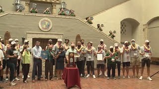 Mayor offers congratulations to UH mens volleyball team on historic win [upl. by Quintin477]