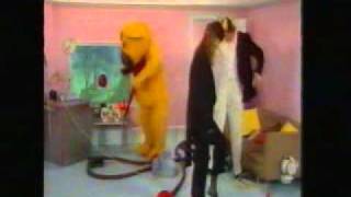 Bamses første tvoptræden i 1982 BAMSE BEGINS [upl. by Ynnavoeg980]