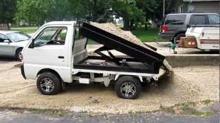 Suzuki Carry spreading gravel wwwwoodysminitruckscom [upl. by Inej78]