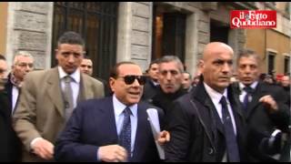 Senato contestato Berlusconi al suo arrivo Lui quotVergognaquot 16032013 [upl. by Mailliw]