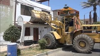 Le tiran la casa por construir en la banqueta acera [upl. by Desma]