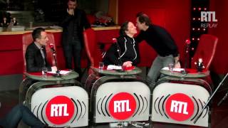 VIDÉO Stéphane de Groodt reçoit le 5ème Bern dOr dans quotÀ la bonne heurequot  RTL  RTL [upl. by Rhetta]