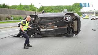 A16 bij Ridderkerk volledig dicht nadat auto over de kop slaat na aanrijding [upl. by Ardella653]