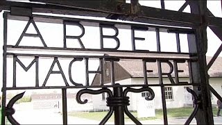 Dachau Nachbildung der gestohlenen KZTür eingesetzt [upl. by Nebra]