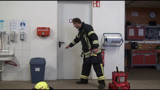 Feuerwehr QuickTipp Nr 11  Einsatztaktik Türöffnung [upl. by Omero746]