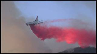 DC10 dropping fire retardant over the quotStationquot fire in La Canada CA [upl. by Win864]