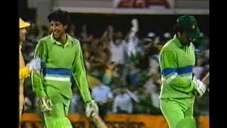 Imran Khan and Wasim Akram blast Pakistan to victory with the bat vs Australia ODI SCG 198990 [upl. by Justis]