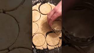 Traditional Scottish Oatcakes perfect with tomato soup Click for the full video 😋 🏴󠁧󠁢󠁳󠁣󠁴󠁿 [upl. by Lebiram591]